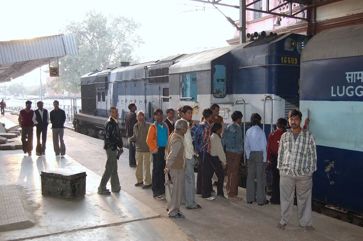 Platform stories: an hour at the junction