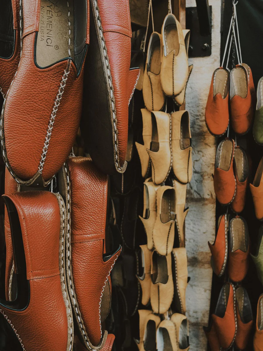 Leather mojaris