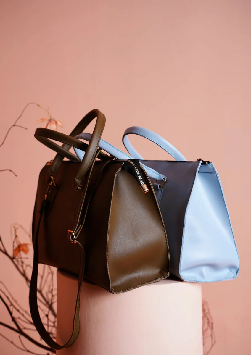 Two-tone tote