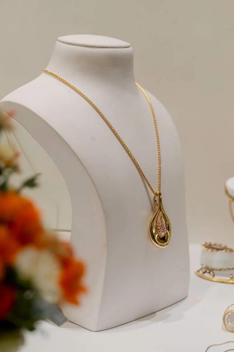 Long pendant necklace