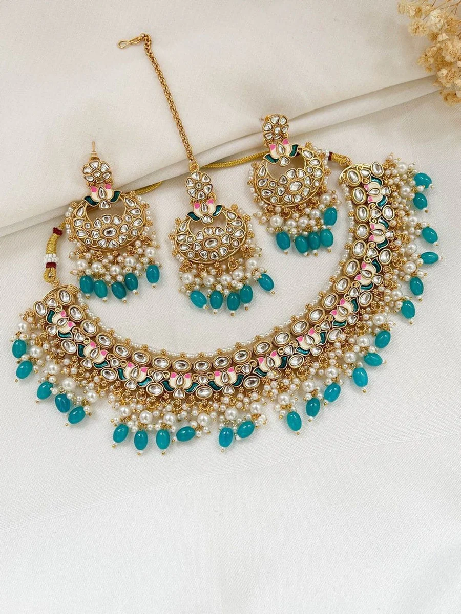 Kundan necklace with maang tikka