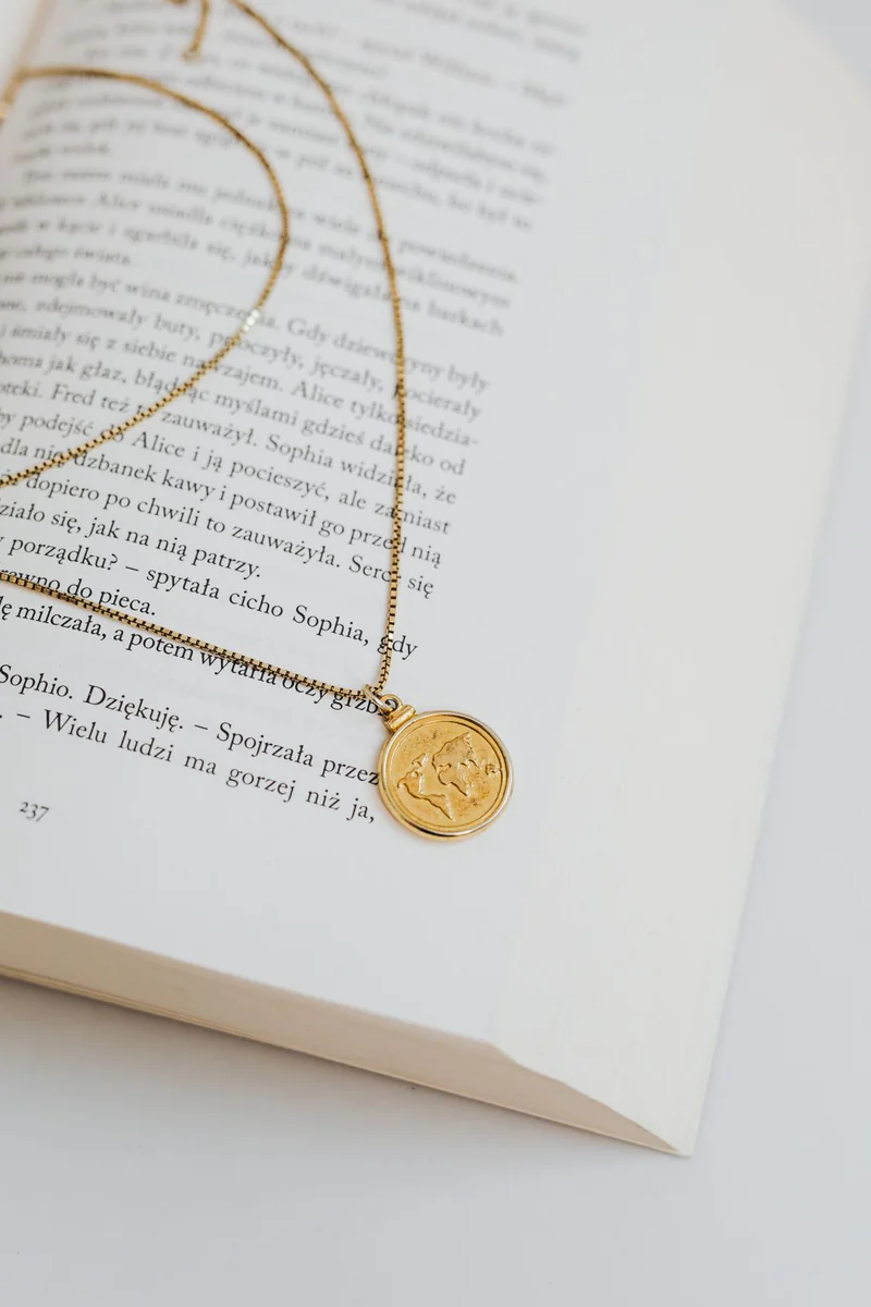 Coin pendant chain