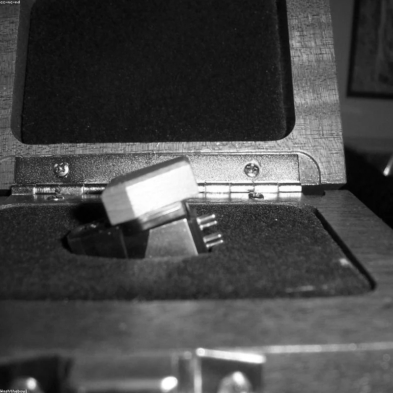 Belt-Drive Vinyl Record Player 3