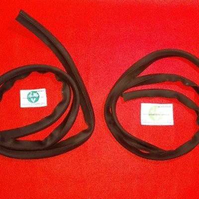 BLACK SIDE PANEL RUBBER BEEDING FOR LAMBRETTA