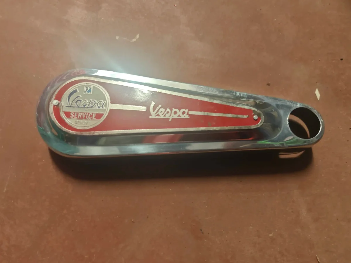 CHROME HUB COVER WITH VESPA STICKER 2