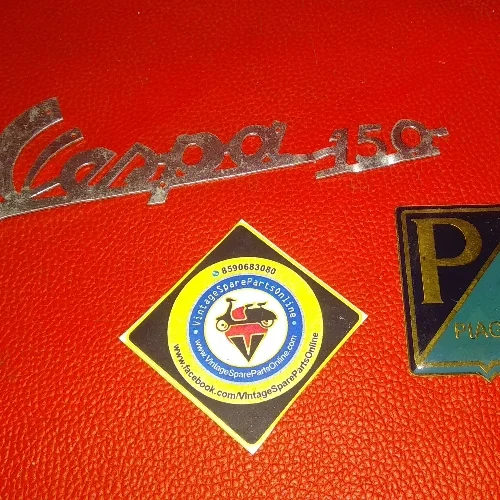 GLASS FINISH piaggio logo and small aluminium vespa 150 logo for vespa
