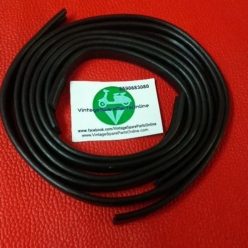 HORNCAST AND MUDGAURD RUBBER FOR LAMBRETTA