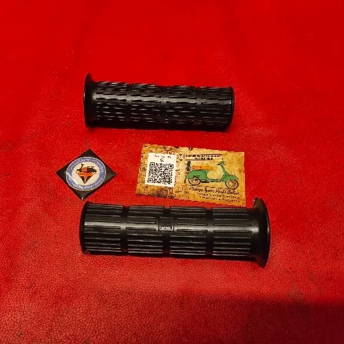 SENIOR BRAND LINE DESIGN BLACK GRIP FOR CHETAK