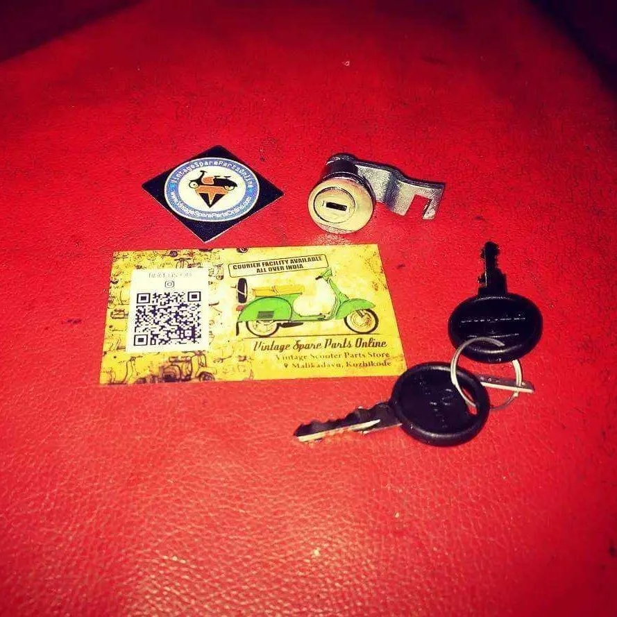 SIDE BOX DOOR LOCK WITH BLACK KEY FOR PRIYA, VESPA150, BAJAJ150