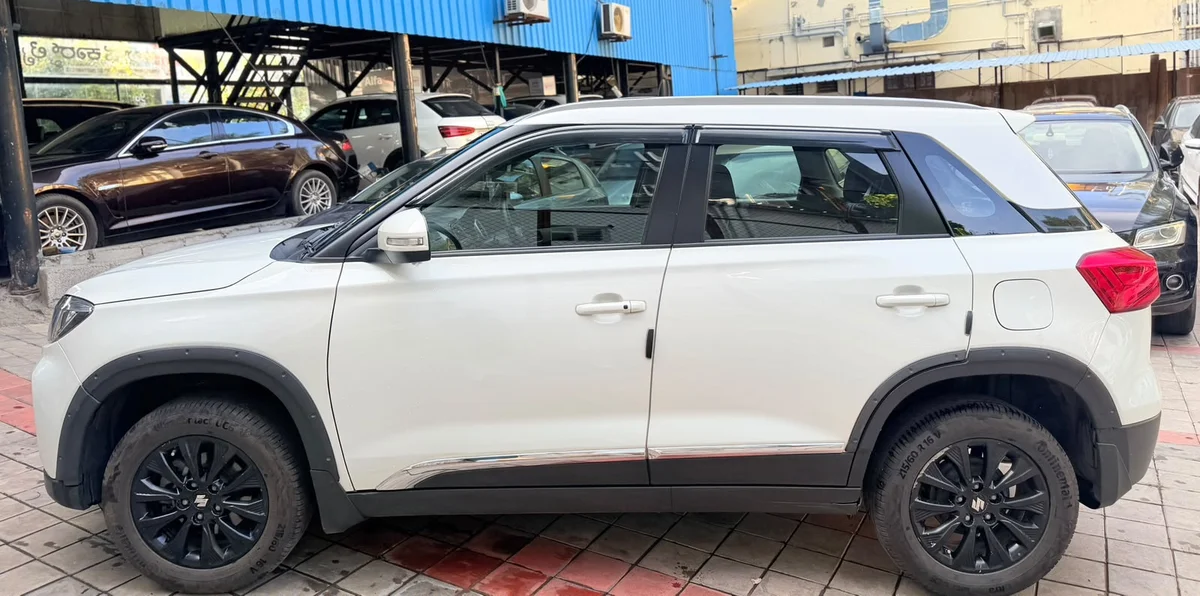 Maruti Breeza ZXI 2022 - 6