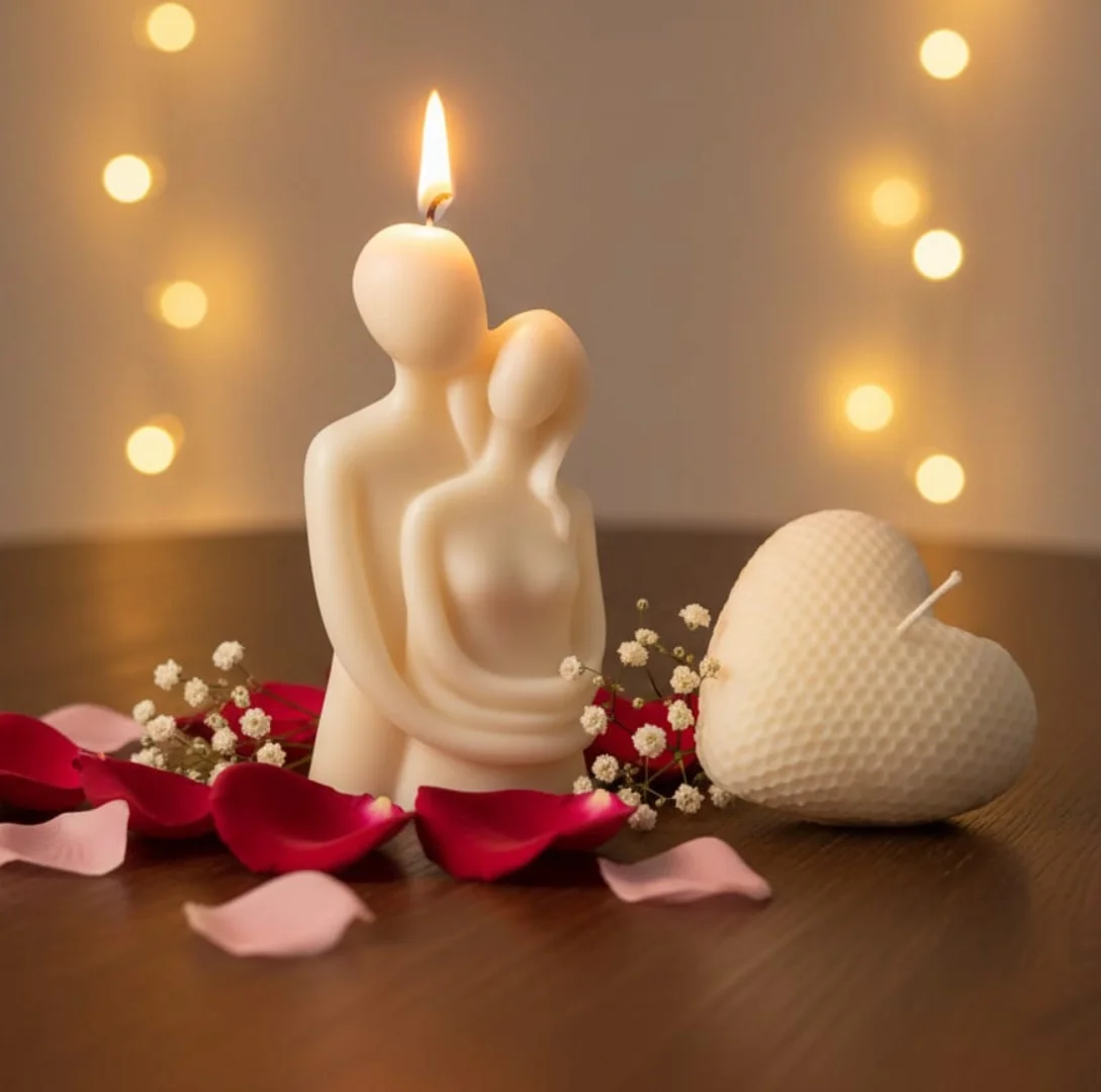 FIYARA WAX Hug Couple & Heart Decorative Candle