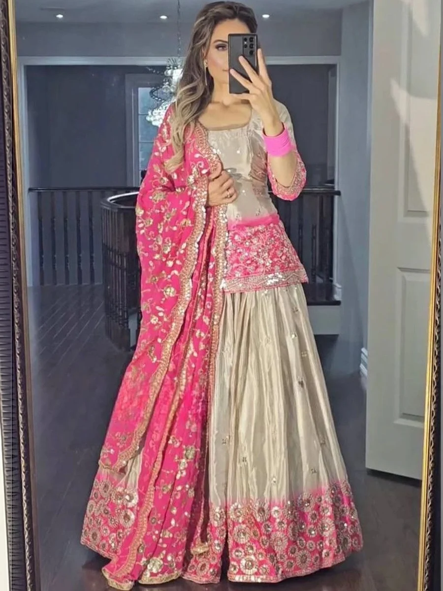 HAMOFY Women Ethnic Motifs Embroidered Regular Sequinned Kurta with Skirt & With Dupatta