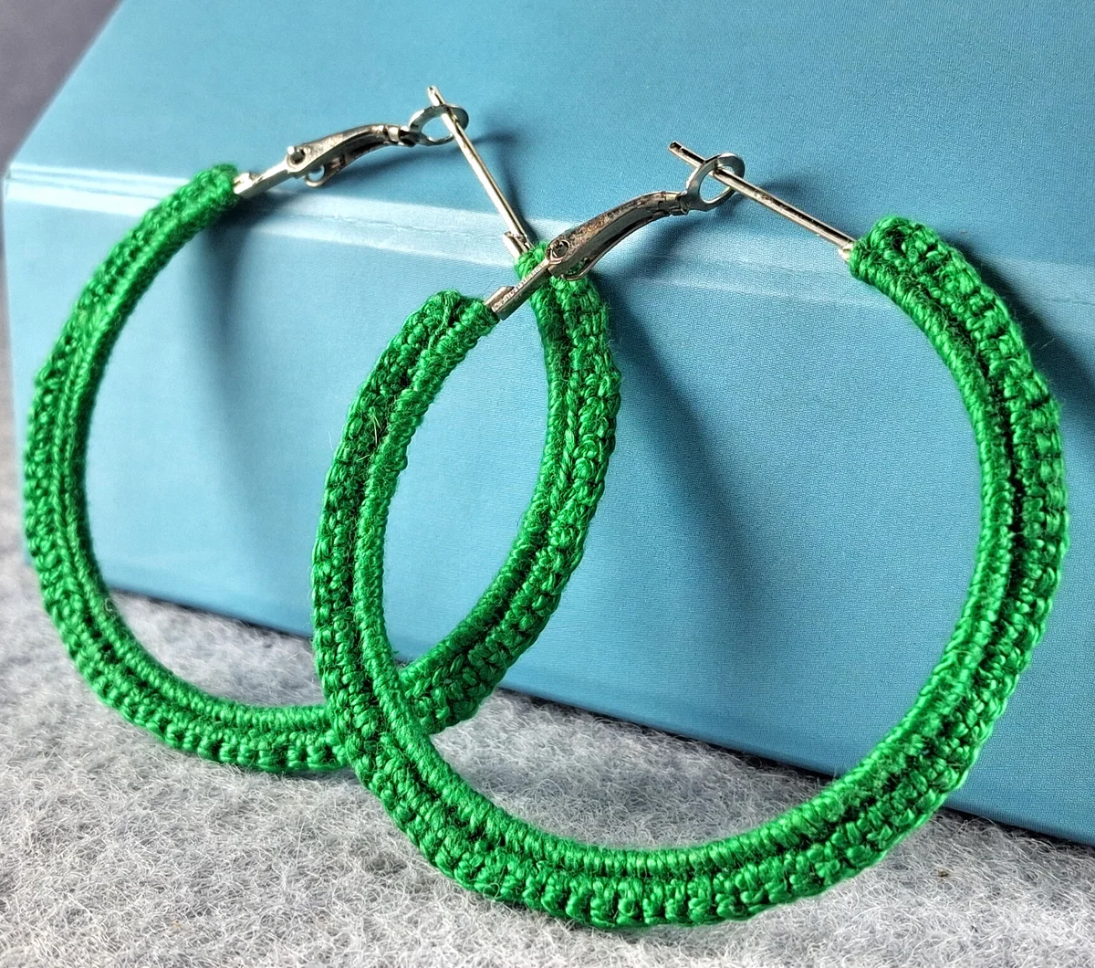 Emerald-Green Sleek Hoop