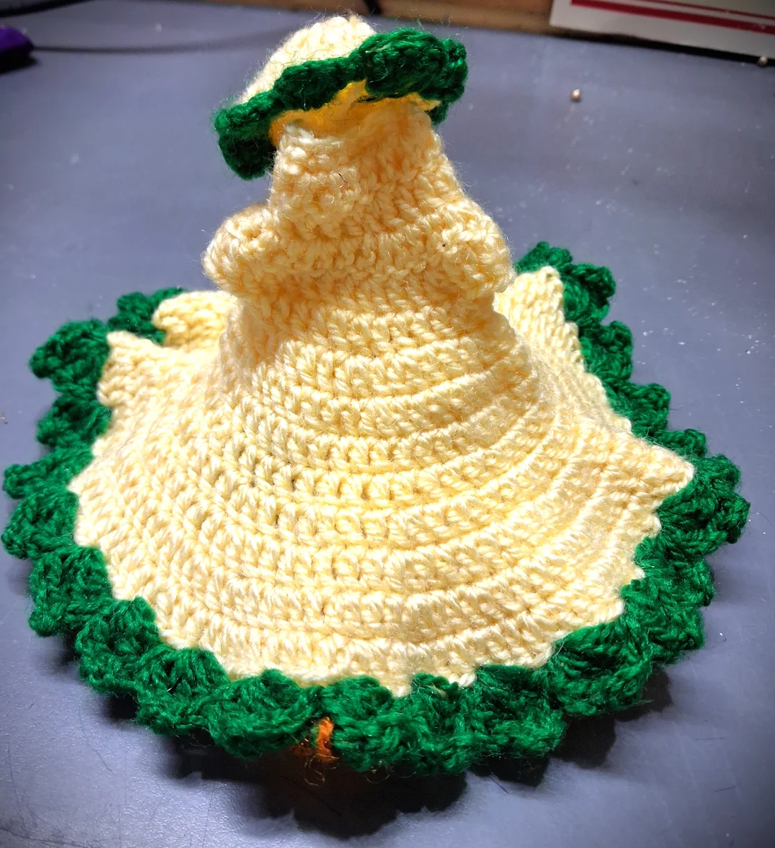 Off White Green Border Poshak