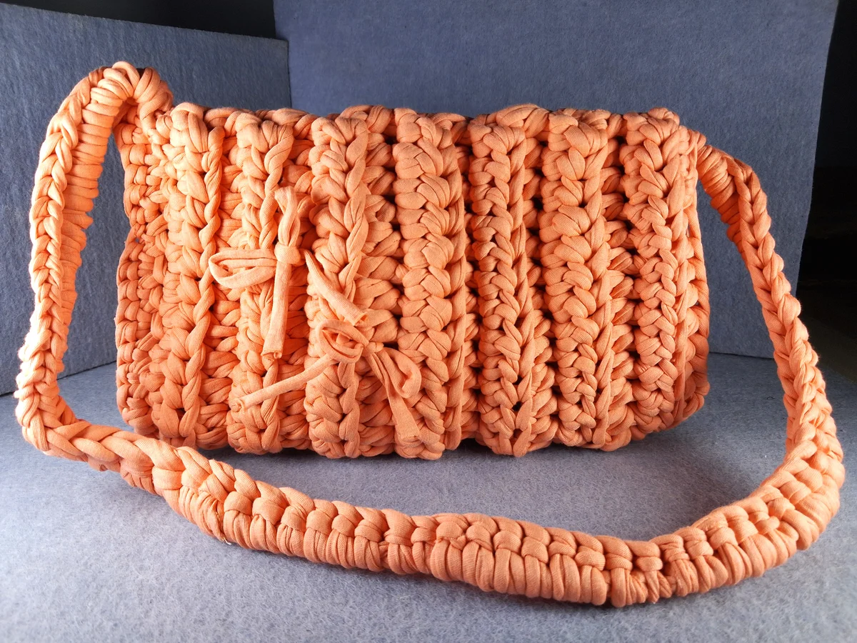 Ribbed Peach Sling Bag
