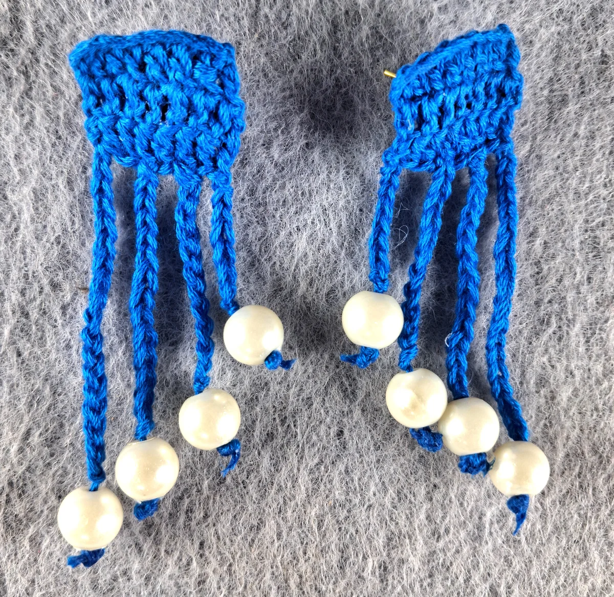 Swinging Blue White Pearl Studs