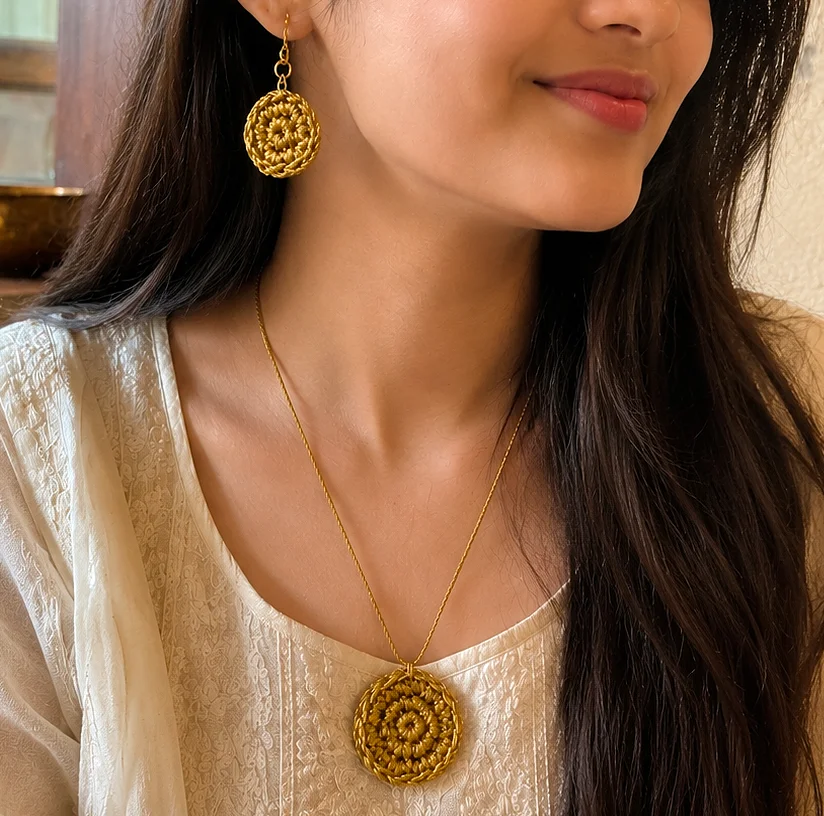 Metalllic Golden Spiral Disc Necklace Set