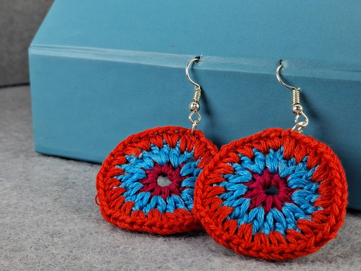 Concentric Red-Blue Mandala Drop