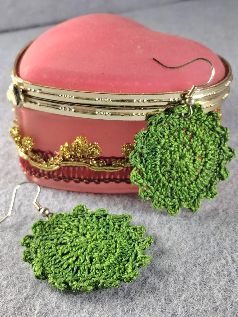 Grass-Green Medallion Drop