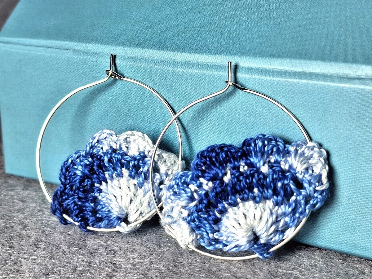 Dual Tone Blue-White Fan Hoop