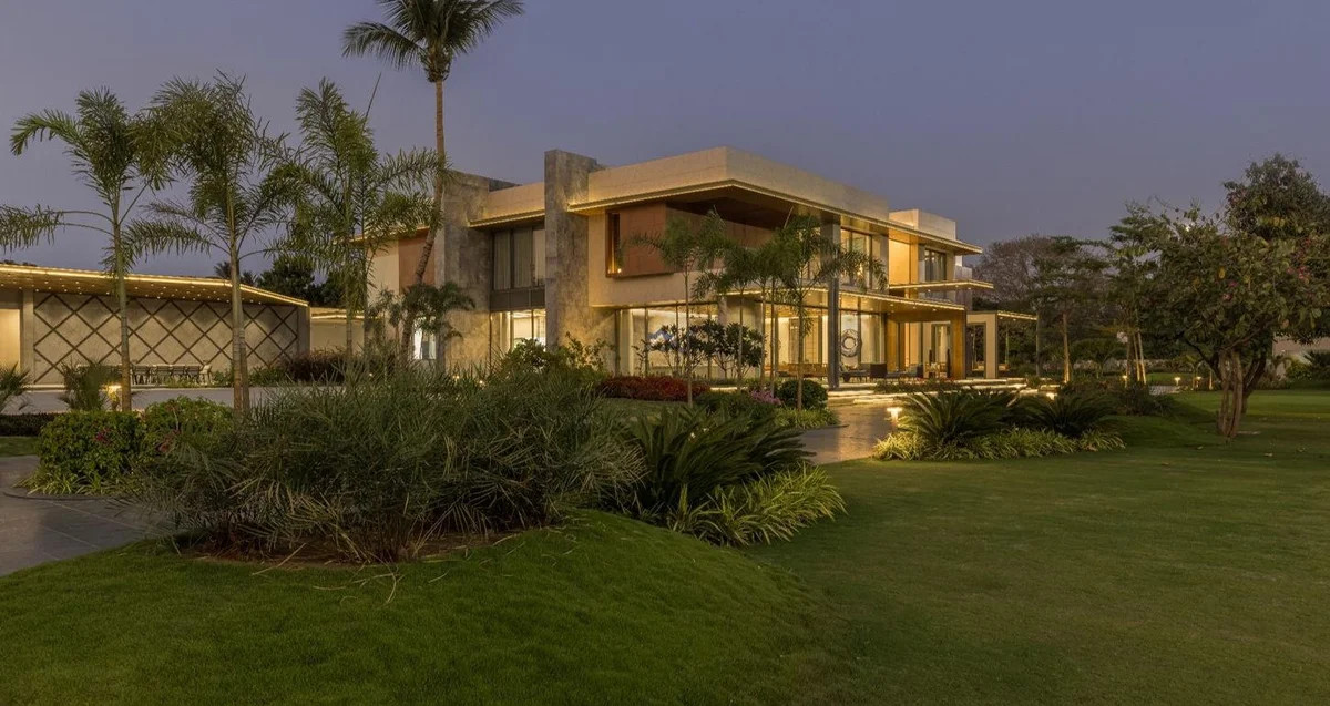 Luxury Villa – Piplod