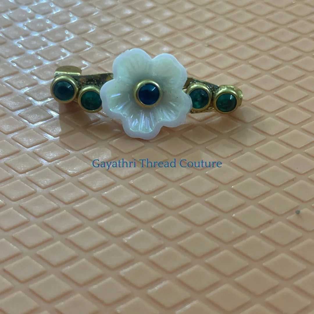 Pins - 62