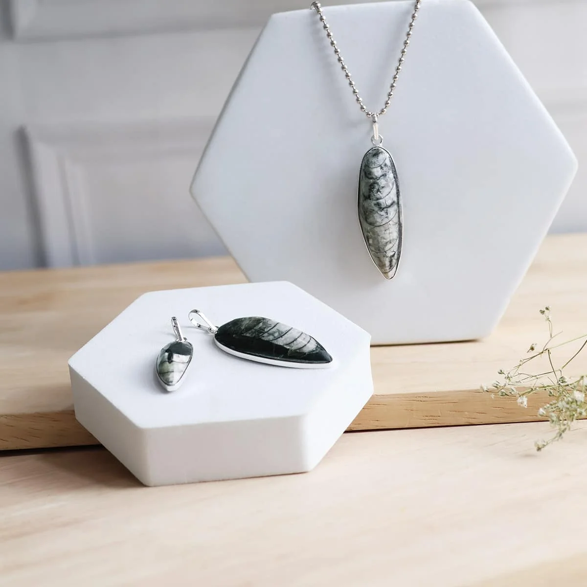 Natural Kuber Stone Crystal Pendant – Handcrafted Wealth & Prosperity Gemstone Pendant for Financial Abundance, Good Luck & Office Vastu Decor