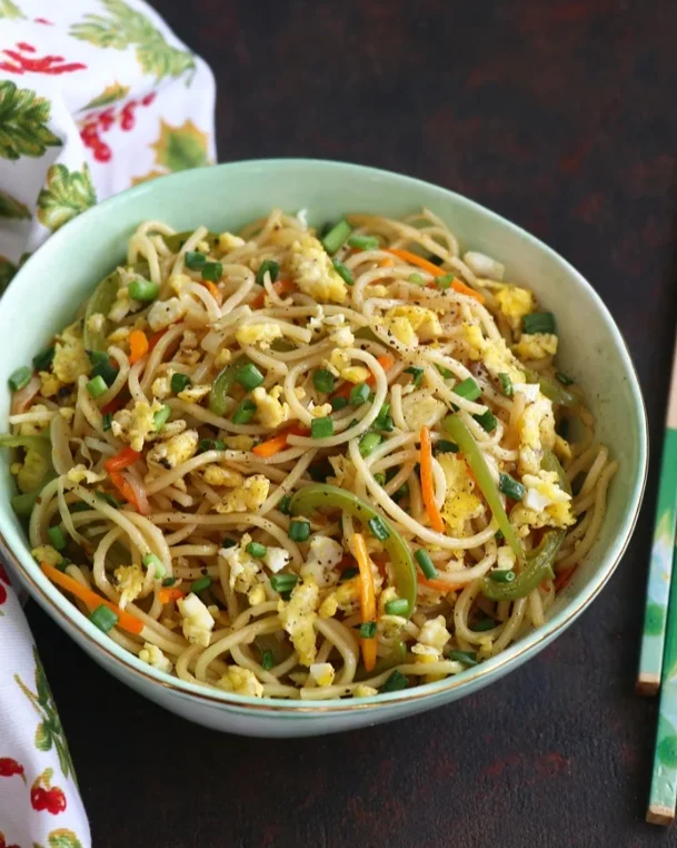 Egg Hakka Noodles