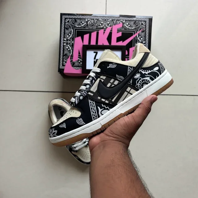 DUNK LOW TRAVIS SCOTT