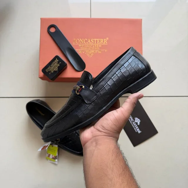 LEATHER CROCO PATTERN LOAFER