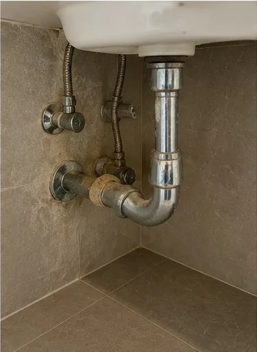 Corrosion on Visible Sink Pipework
