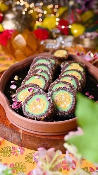 Anjeer Casata Roll Cut