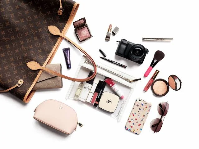 What's Inside a Woman's Handbag?