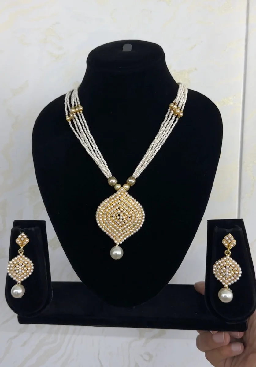 Pearl Elegance Layered Necklace Set