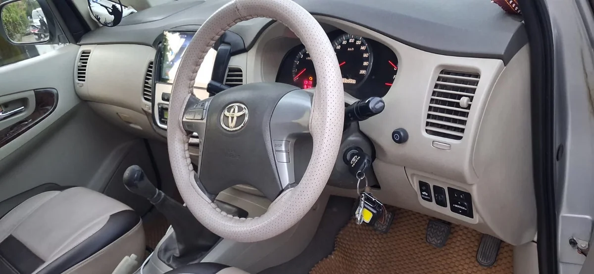 TOYOTA INNOVA 2.5 V 8STR - 11
