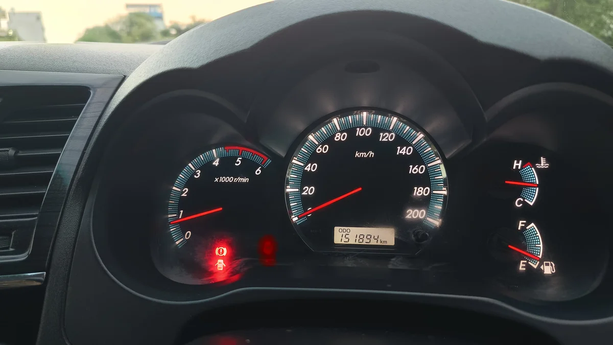 TOYOTA FORTUNER 4×2 MT - 24