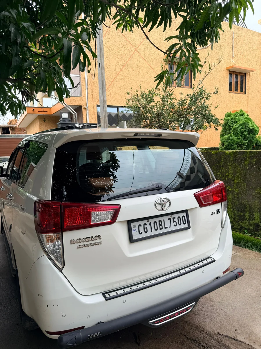 TOYOTA INNOVA CRYSTA 2.4V (MT) - 4