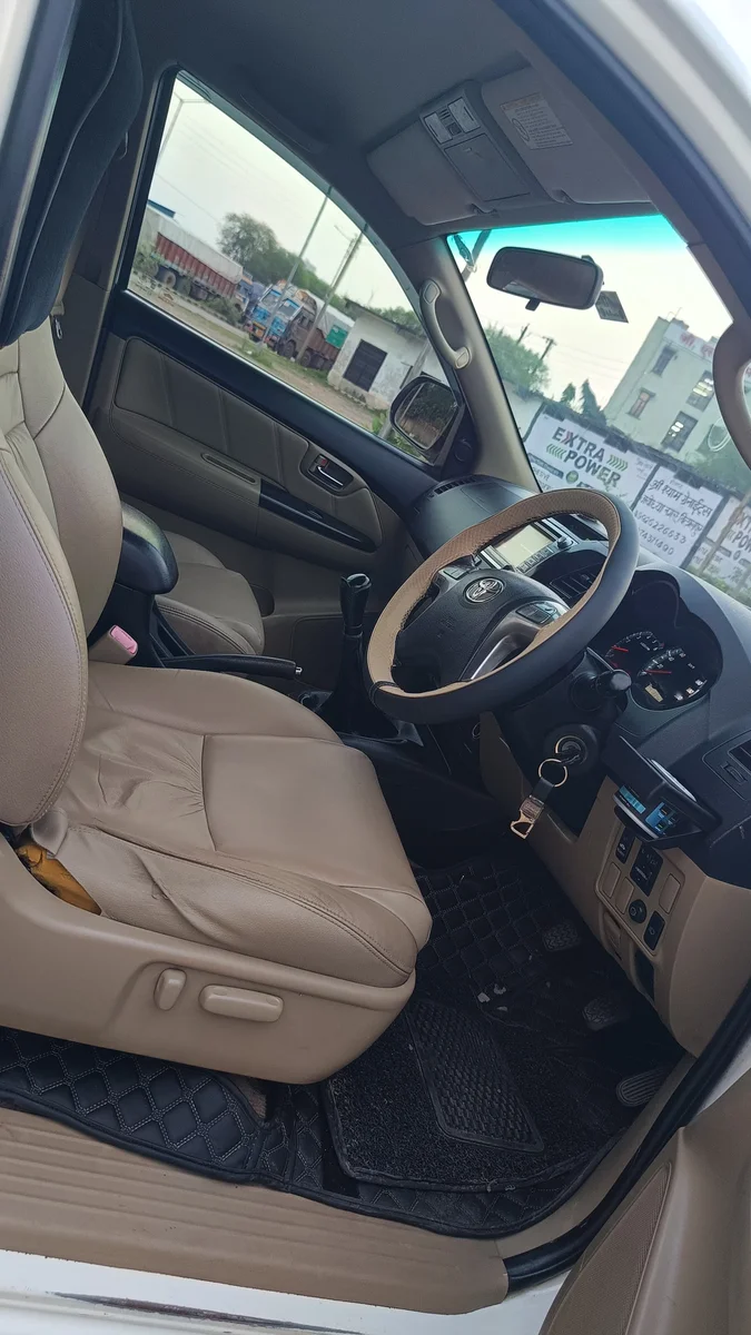 TOYOTA FORTUNER 4×2 MT - 14