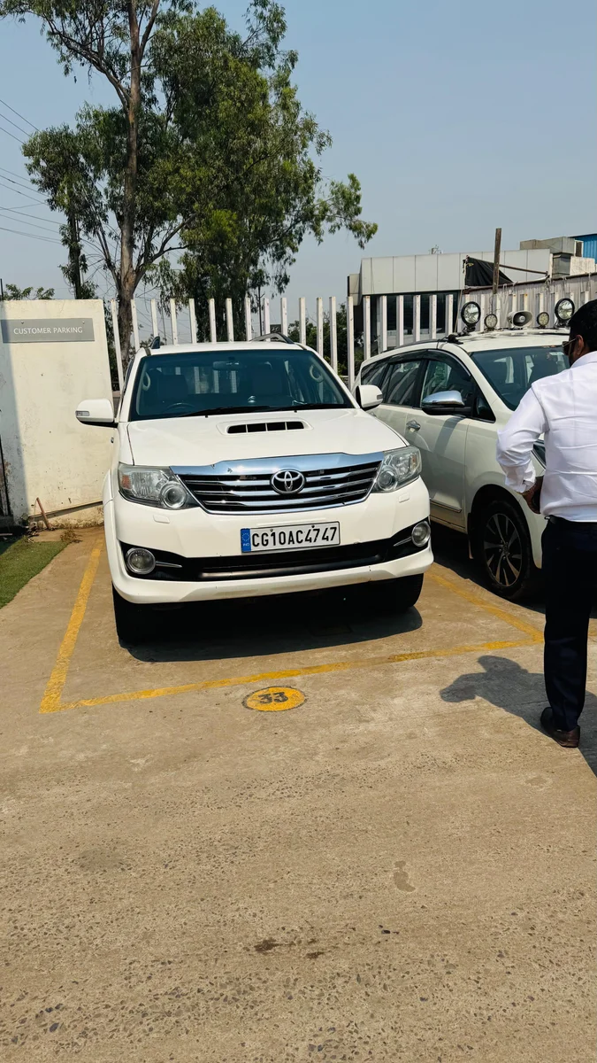TOYOTA FORTUNER 4×2MT
