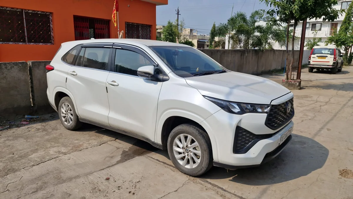 TOYOTA INNOVA HYCROSS - 3