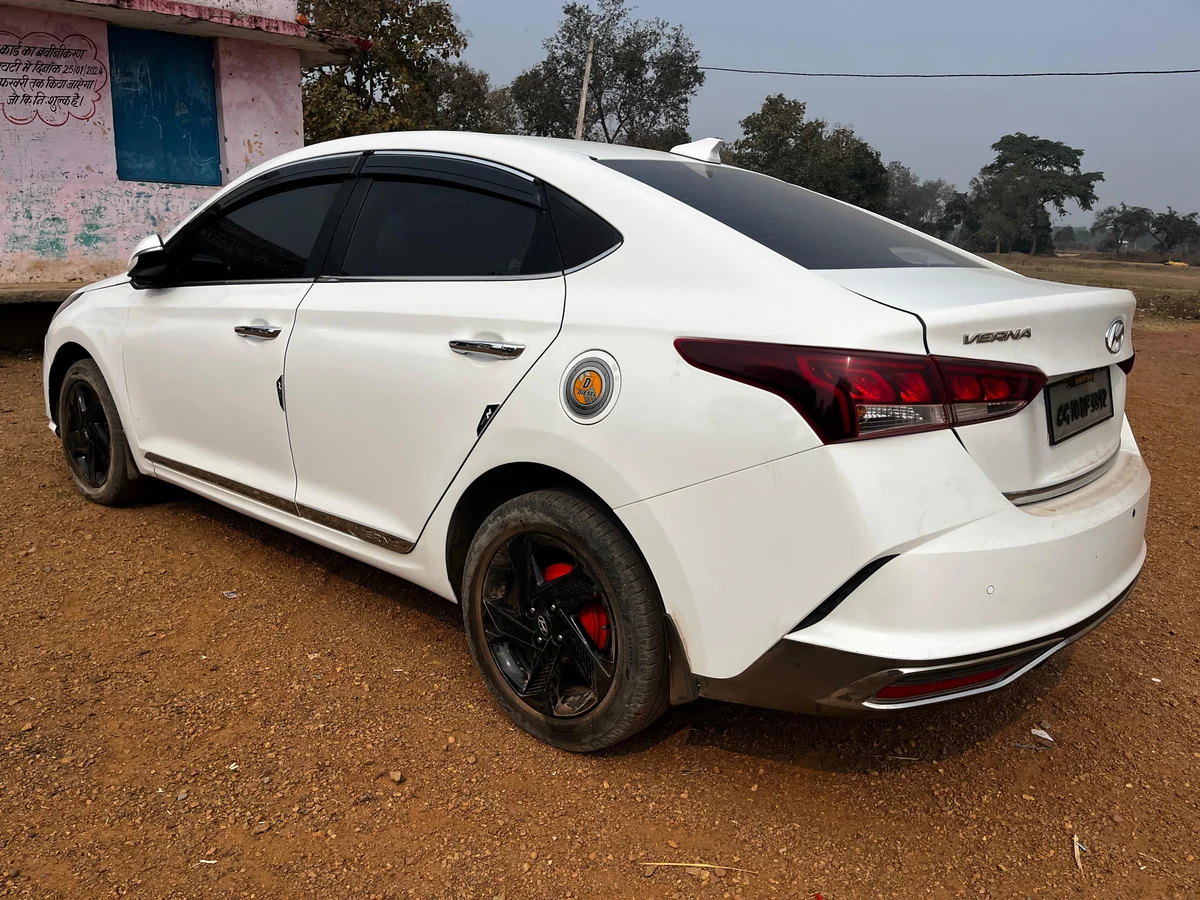 HYUNDAI VERNA SX - 3