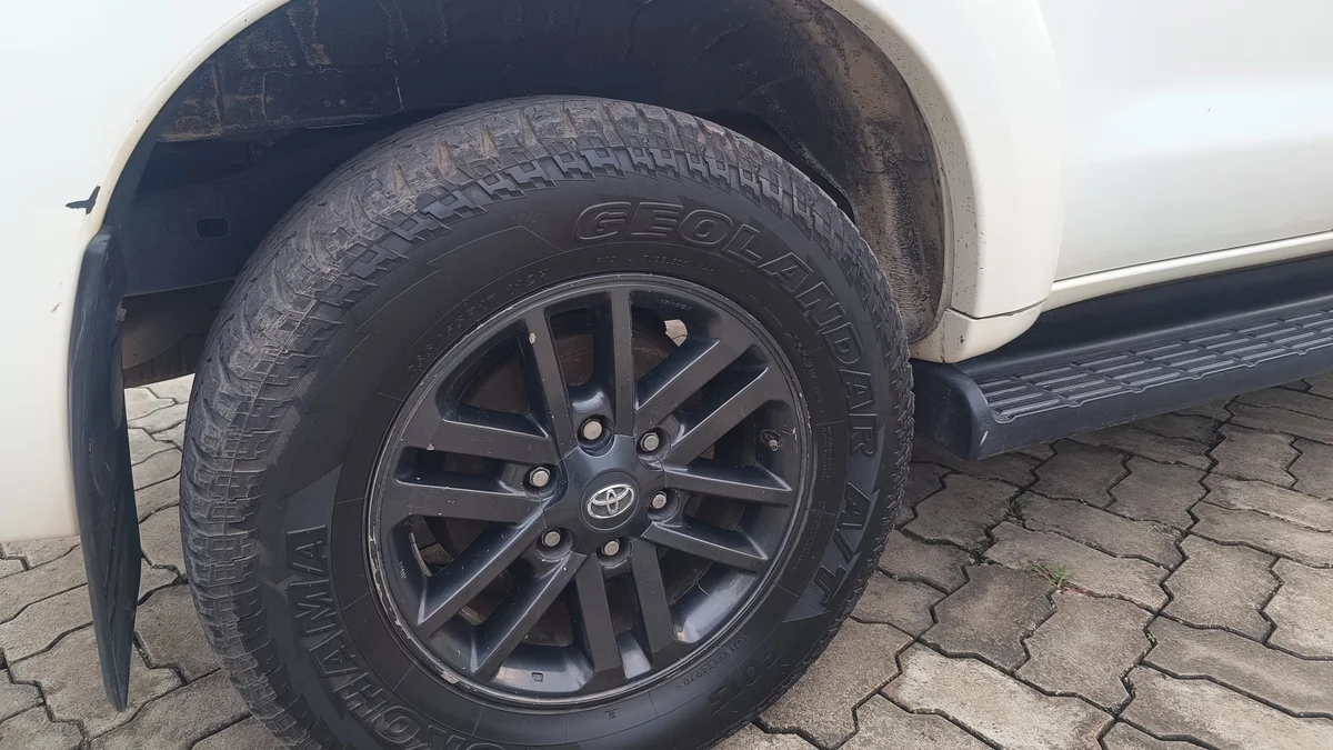 TOYOTA FORTUNER 4×2 MT - 28