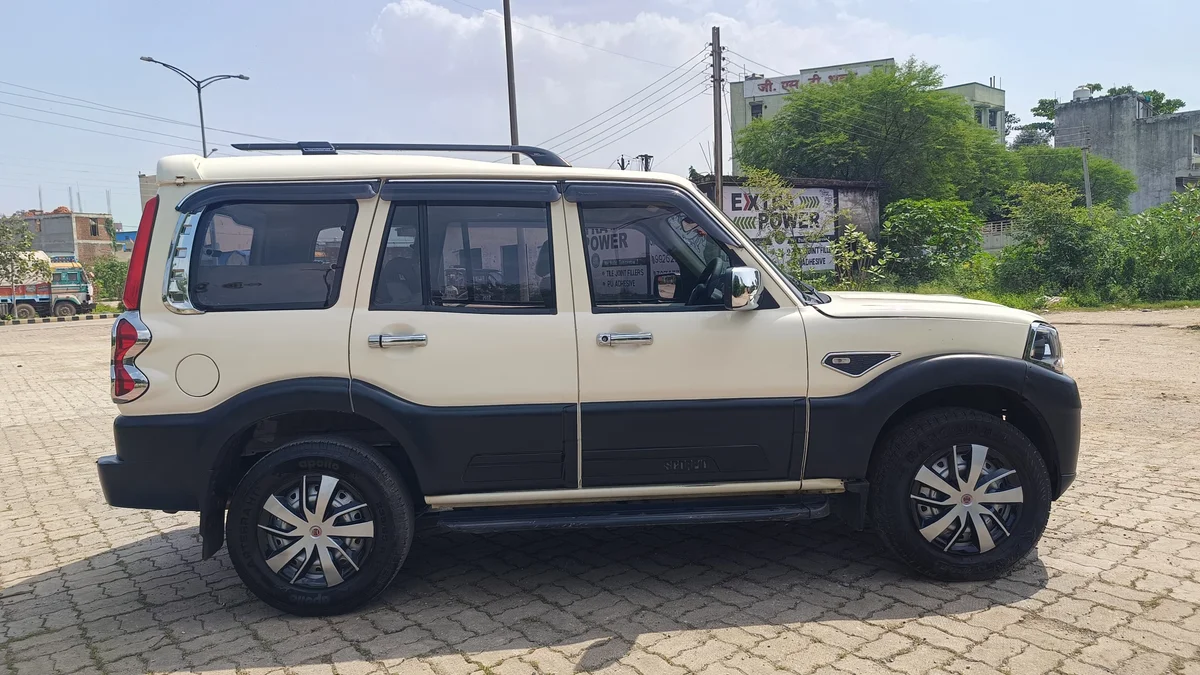 MAHINDRA SCORPIO CLASSIC S MT 9S - 12