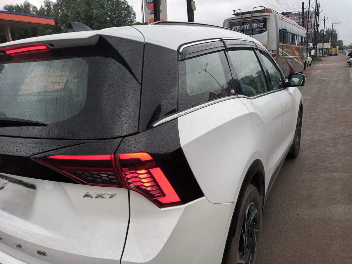 MAHINDRA XUV 7XO  AX7 - 4