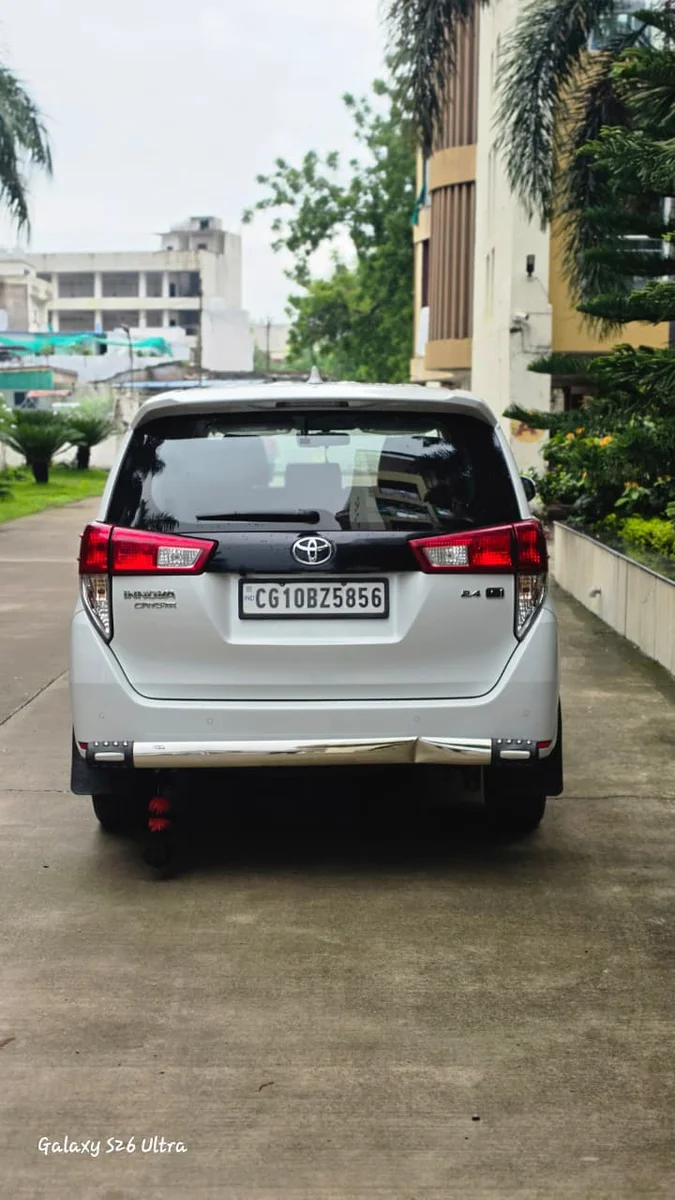 TOYOTA INNOVA CRYSTA WHITE DIESEL - 6