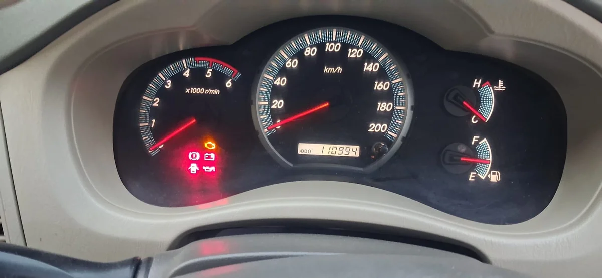 TOYOTA INNOVA 2.5 V 8STR - 9