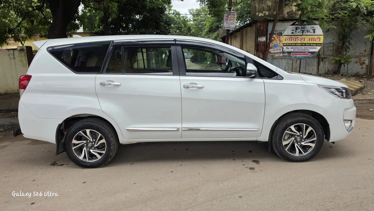 TOYOTA INNOVA CRYSTA WHITE DIESEL - 10