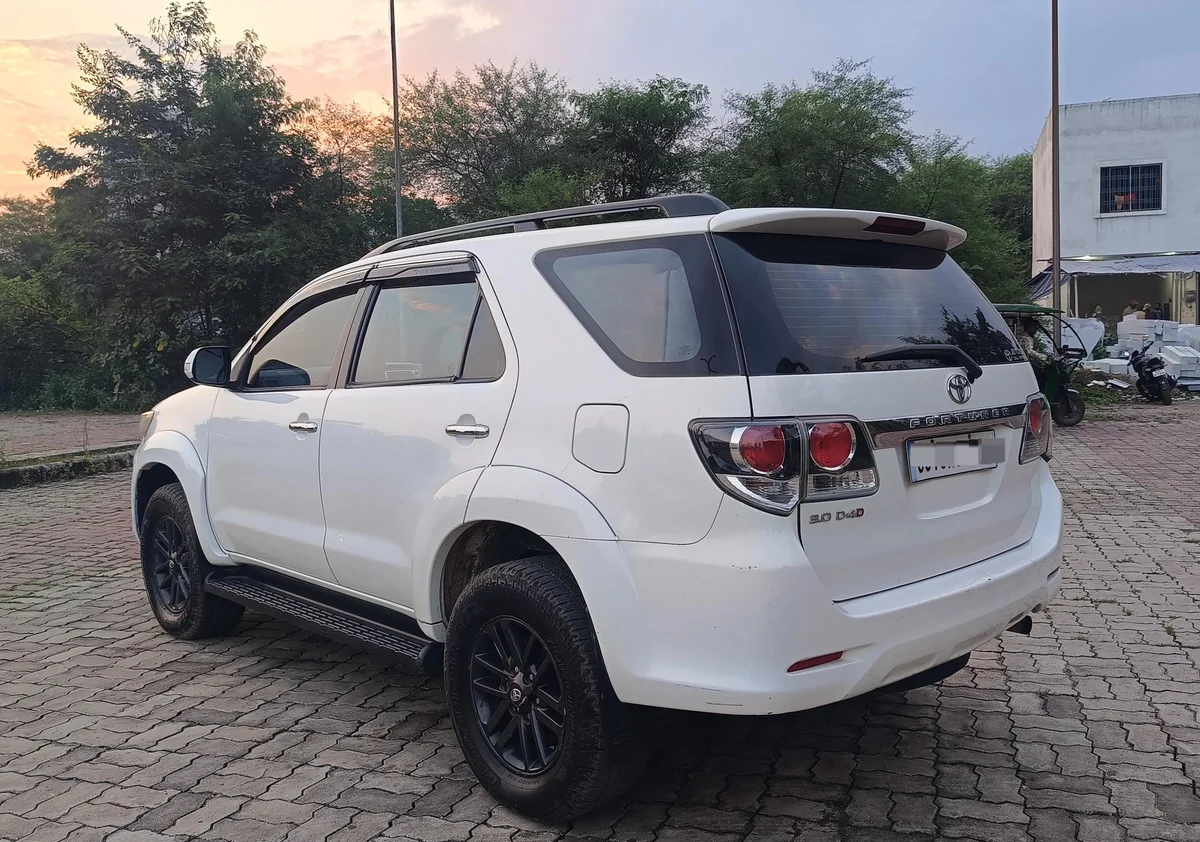 TOYOTA FORTUNER 4×2 MT - 7