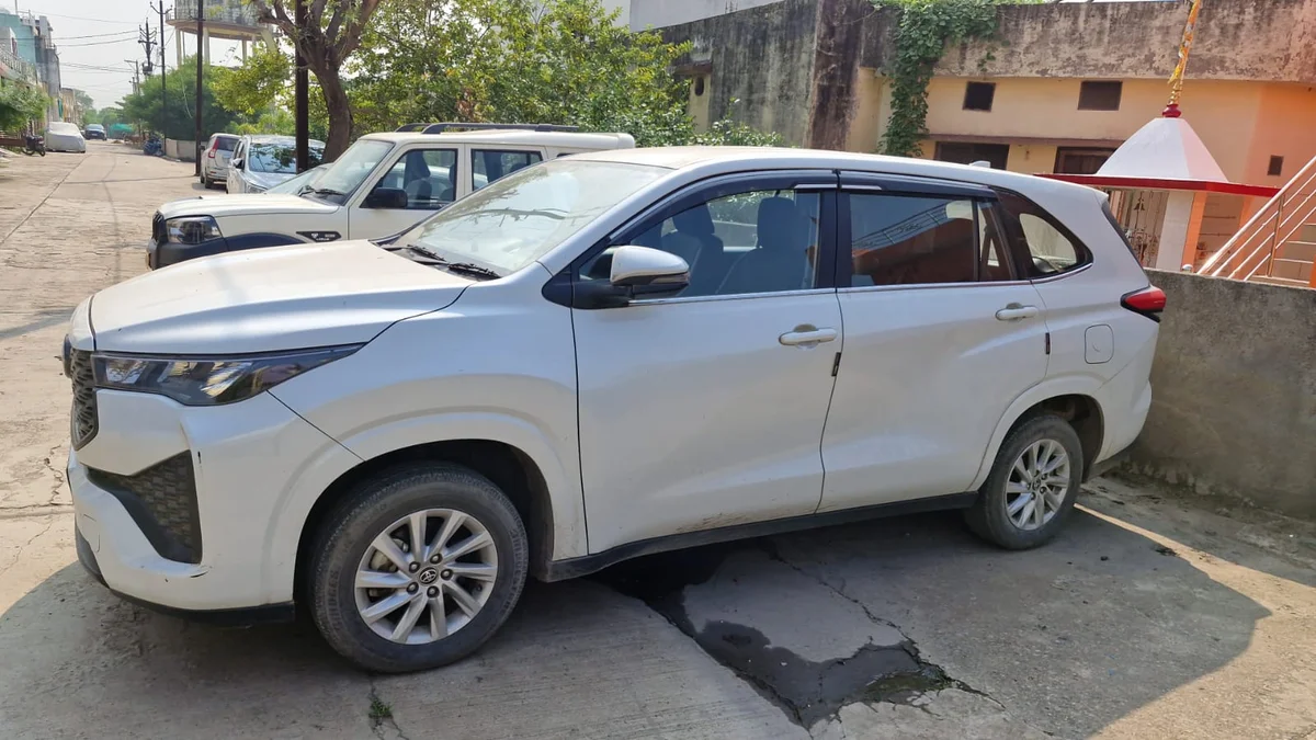 TOYOTA INNOVA HYCROSS - 2