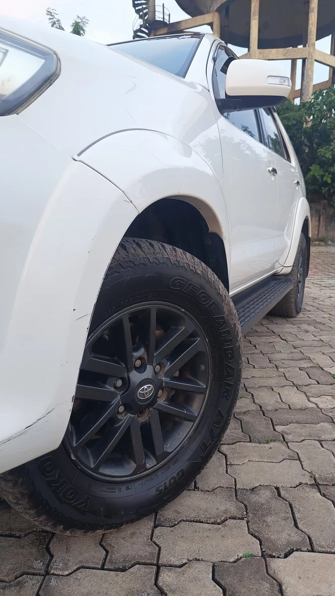 TOYOTA FORTUNER 4×2 MT - 27